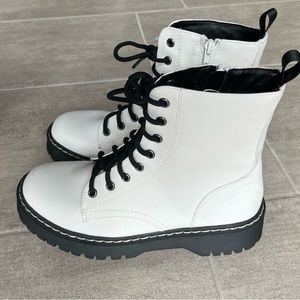 Sincerely Jules NWT Harley Platform White Lace Up Vegan Leather Combat Boots